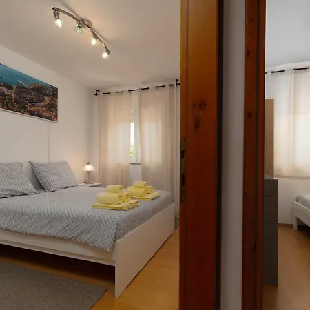 Appartamento Sofia With Balcony - 55m2 - 1 Km To The Sea Porec