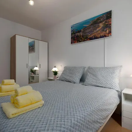 Sofia With Balcony - 55m2 - 1 Km To The Sea Appartamento Porec