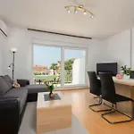 Sofia With Balcony - 55m2 - 1 Km To The Sea 아파트