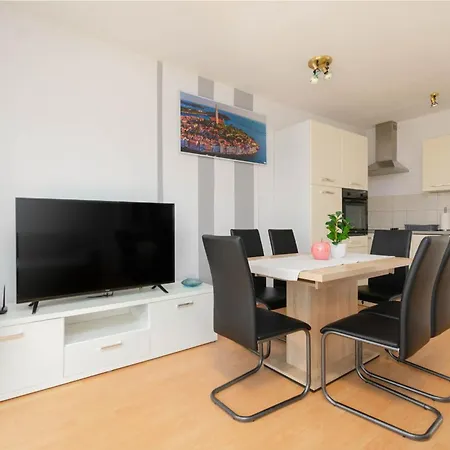 Sofia With Balcony - 55m2 - 1 Km To The Sea * ポレッチ