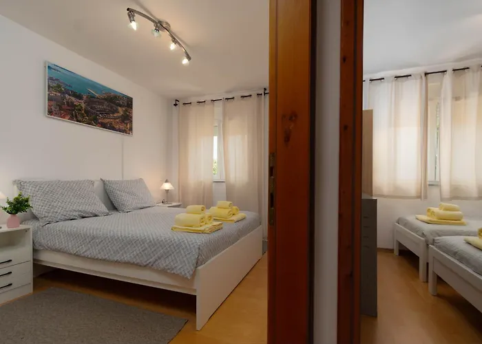 Appartement Sofia With Balcony - 55m2 - 1 Km To The Sea Poreč