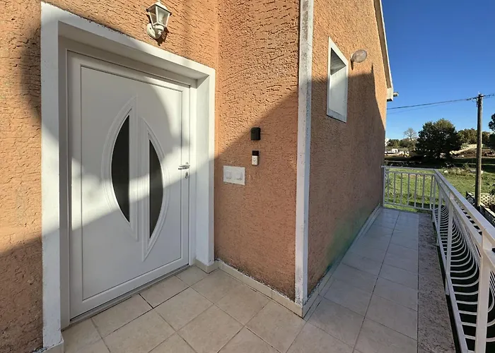 Sofia With Balcony - 55m2 - 1 Km To The Sea * Poreč