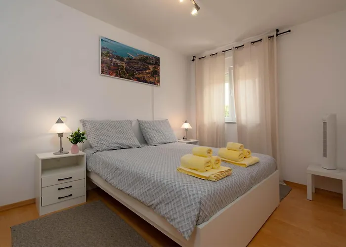 Sofia With Balcony - 55m2 - 1 Km To The Sea * Poreč