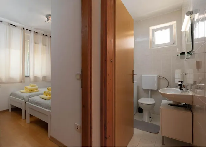 Sofia With Balcony - 55m2 - 1 Km To The Sea