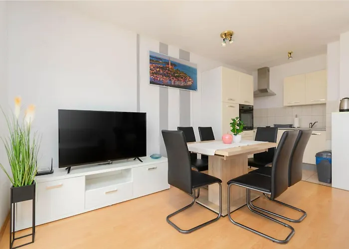 Sofia With Balcony - 55m2 - 1 Km To The Sea * ポレッチ