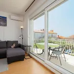 Sofia With Balcony - 55m2 - 1 Km To The Sea شقة *