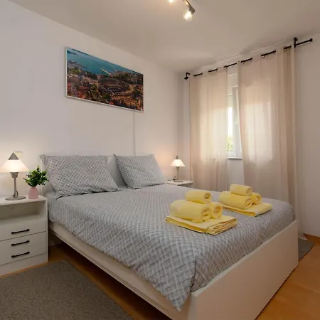 Sofia With Balcony - 55m2 - 1 Km To The Sea * פורץ