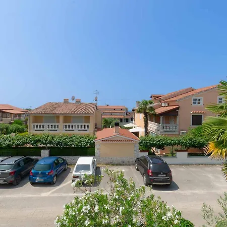 Sofia With Balcony - 55m2 - 1 Km To The Sea * פורץ