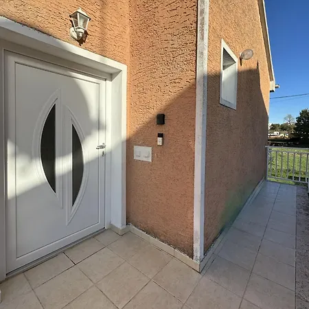 Sofia With Balcony - 55m2 - 1 Km To The Sea شقة *