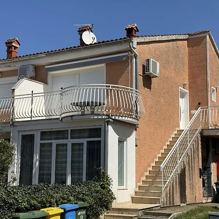 Sofia With Balcony - 55m2 - 1 Km To The Sea بوريتش
